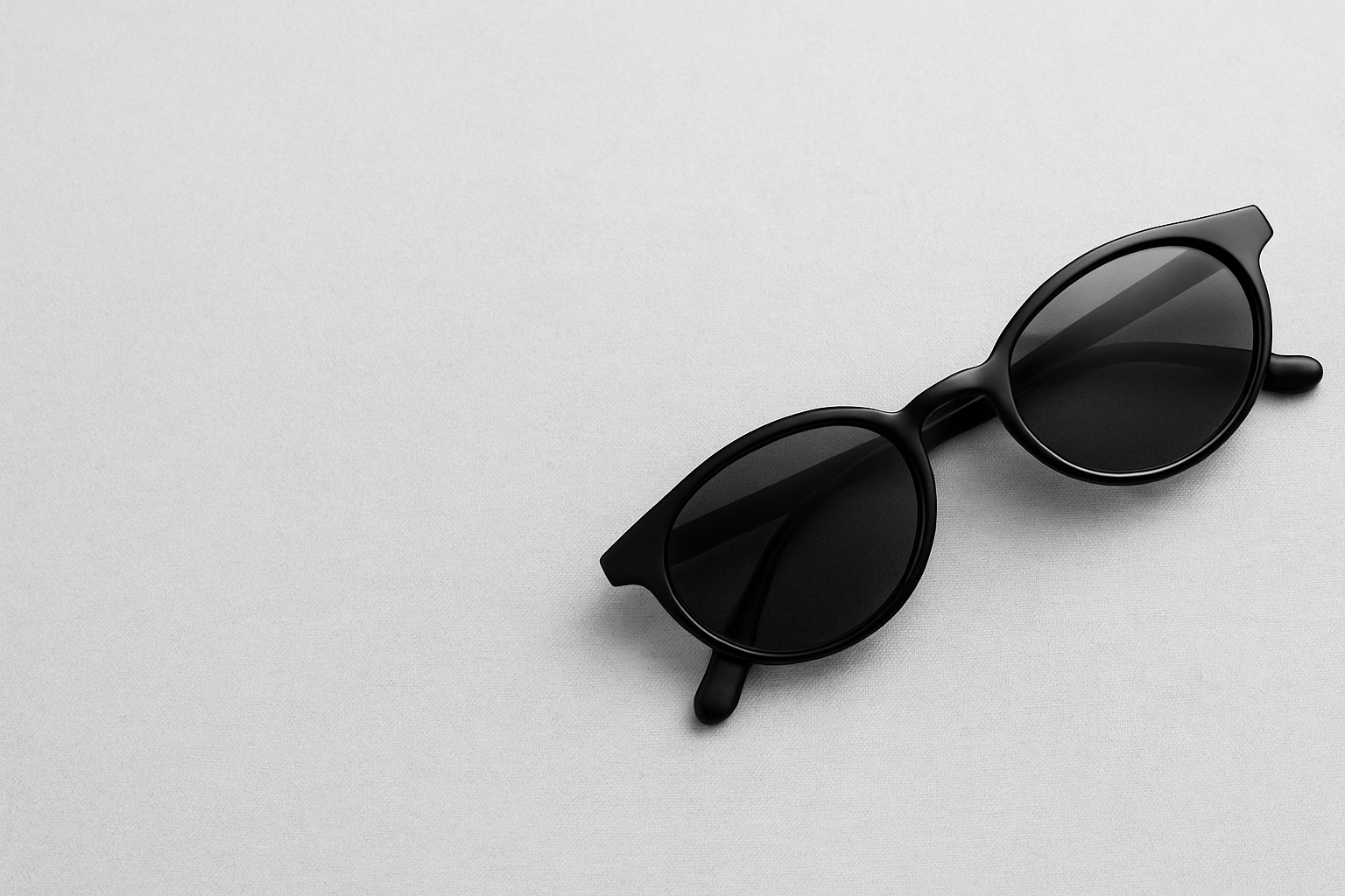 Best Oval Shape Sunglasses for Every Face Type – ROYALTAIL display picture 1