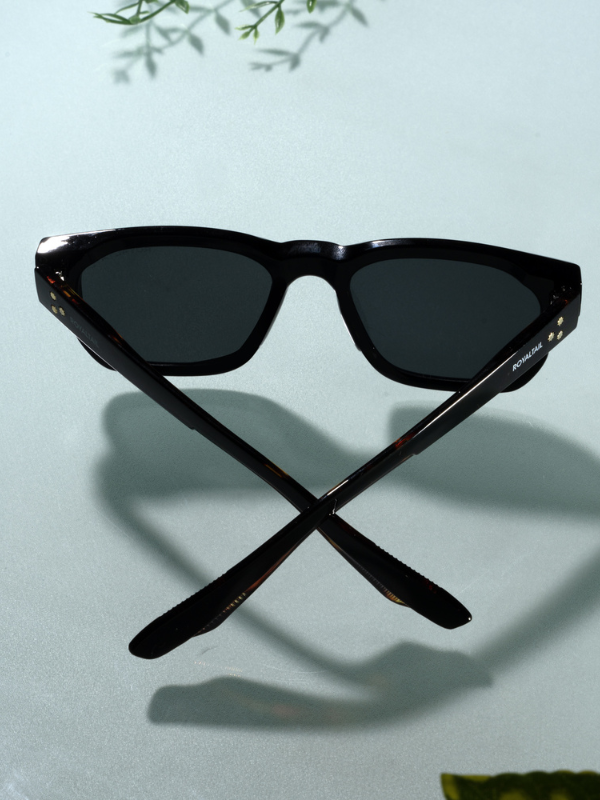 Sunglasses with 3 dots on arm shop