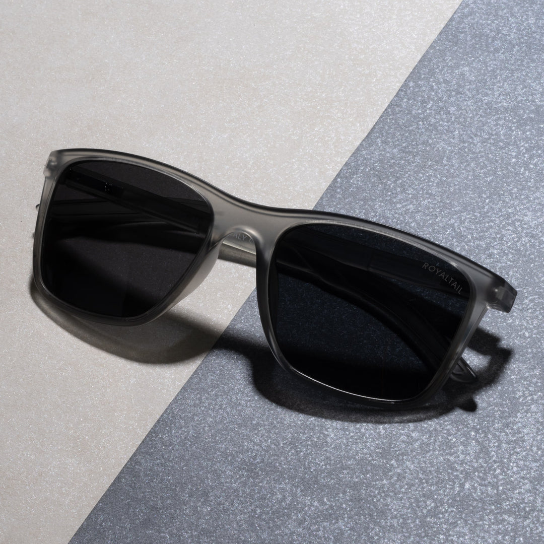 Rectangle sunglasses for men and women, black frame and black lenses