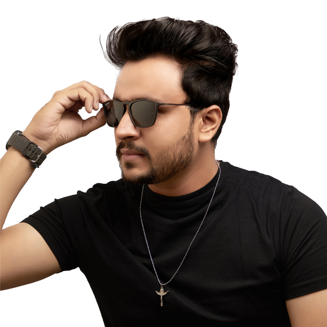 Round sunglasses for men and women, black frame and black lenses