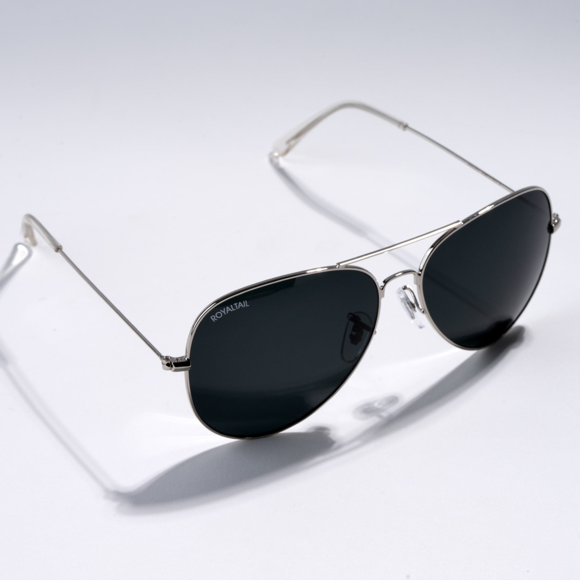 Buy Black frame tinted oversized sunglasses Online. – Odette